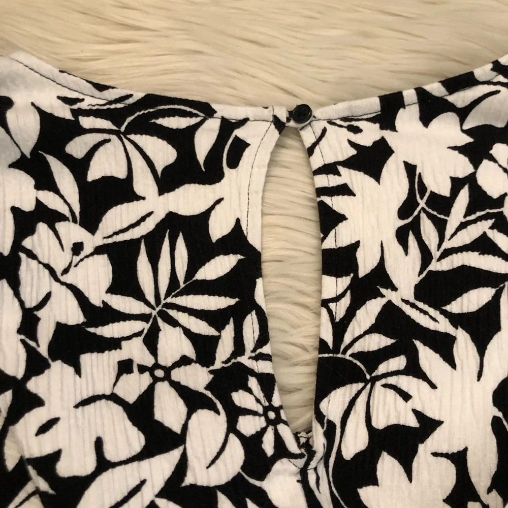 Lands End Gauze Crinkle Floral Black White Wide Leg Jumpsuit size M (10/12)
